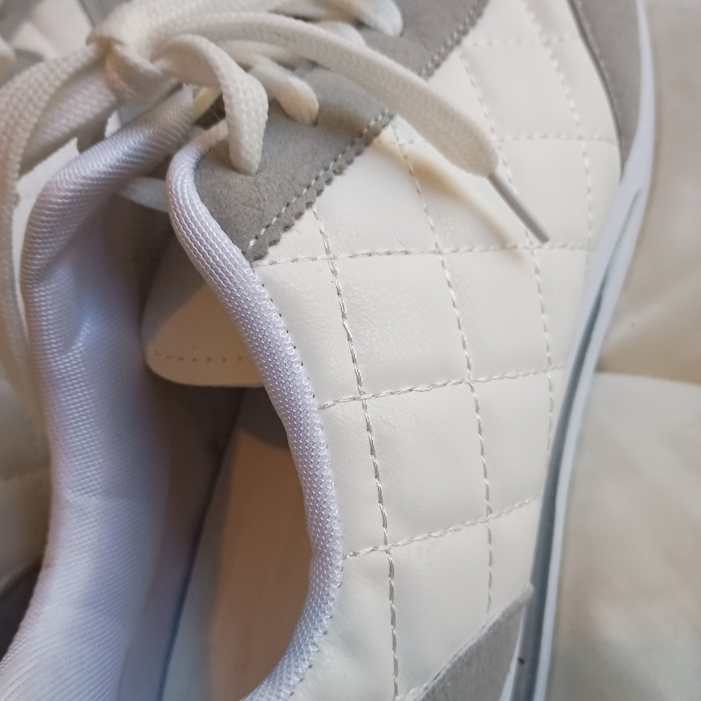 NWT Women's white and gray sneakers Size 8.5 Quilted Fabric‎ Low Profile - Picture 8 of 9